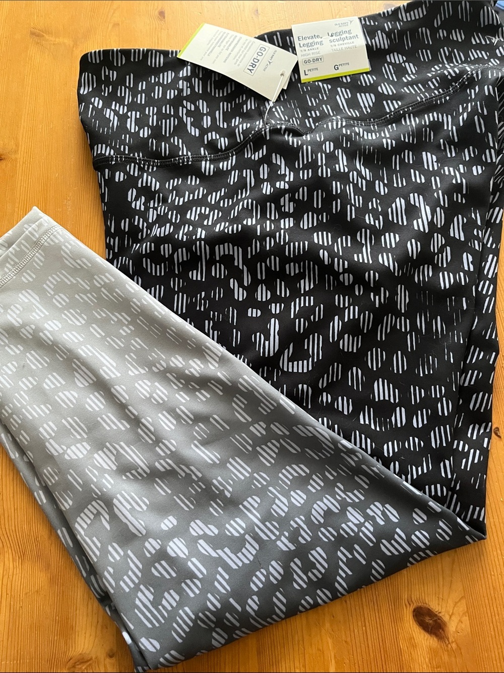 NWT Three Old Navy Black High-Rise Performance Leggings L/P - Picture 3 of 4